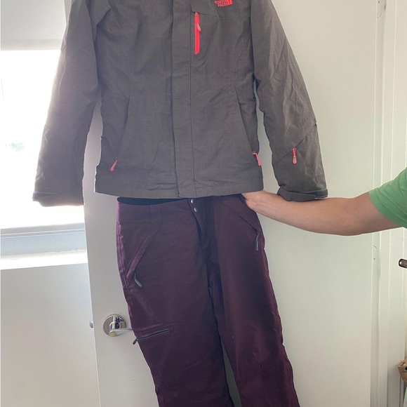 Ski + Snowboarding Set - Women’s // Columbia & Northface - Picture 11 of 11